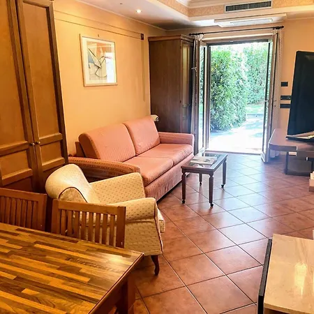 Apartment Near Marco Simone Golf & Rome, Cleaning Included *